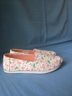 TOMS Flamingo Palm Tree Canvas Slip‑Ons Women’s 7.5 Tropical Summer